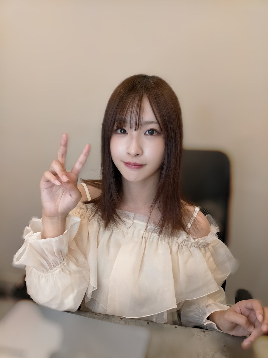 oki__yuuka's tweet photo. オンラインお話会ありがとうございました。みんなの顔見れて幸せです。ライフライン整���てないけどなんとか毎日生きてます(･_･、) https://t.co/XgV6D44F7b