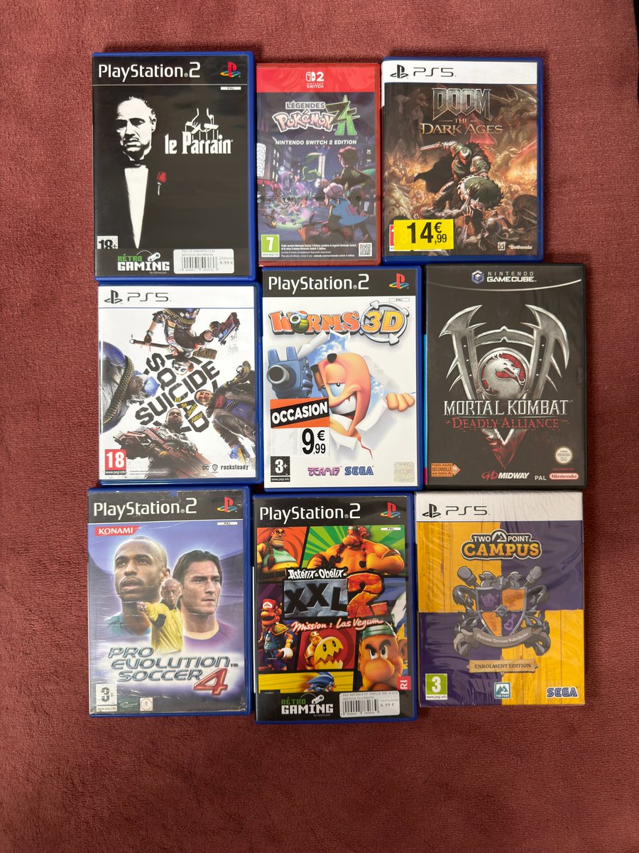 conkerax's tweet photo. #Concours 🎁 (avec des jeux en physique c'est plus simple)

Nous ne supportons pas la décision de Sony de supprimer le disque, vous le savez, mais à cette occasion, pour inverser, je voulais vous offrir ces 9 jeux vidéo en boite sur plein de consoles 😉📀

Les règles du concours : 

➡️ Follow @conkerax et mettre un ❤️ sur ce post
🔁 Re-Post ce concours

👏 2 gagnants 
📅Tirage au sort : dimanche 19 juillet.

C'est toujours mieux que vous offrir des codes après tout 🙂 

(Oui je sais que Doom est pas complet sur le disque, je l'ai eu dans un lot et c'est pour ça que je préfère vous l'offrir, je n'en veux pas dans la collection)

Bonne chance à tous ! 🥳

#NoCDNoPLAYSTATION ✊💿