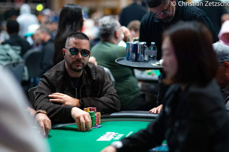 PokerRed_LAT's tweet photo. #MainEvent2026 🇺🇸

Unos 174 jugadores sobrevivieron el Día 5⃣ y 4 latinos lograron avanzar al Día 6, liderados nuevamente por @FaridJattin 🇨🇴. 

Resumen Día 5⃣ 👇
https://t.co/TaRuRO2ovN https://t.co/pIIHTt8Vv2