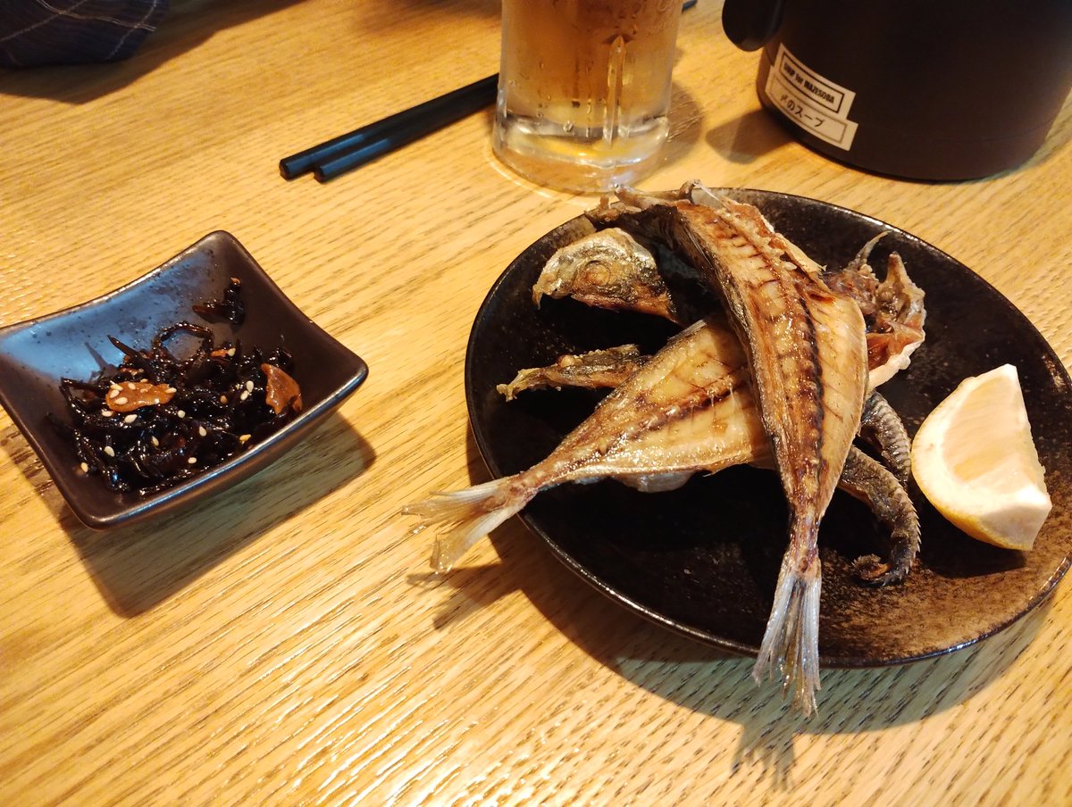 sodium_ion2's tweet photo. アジの干物の素揚げ、君写真と違くない?? https://t.co/aQdxXLVkPH