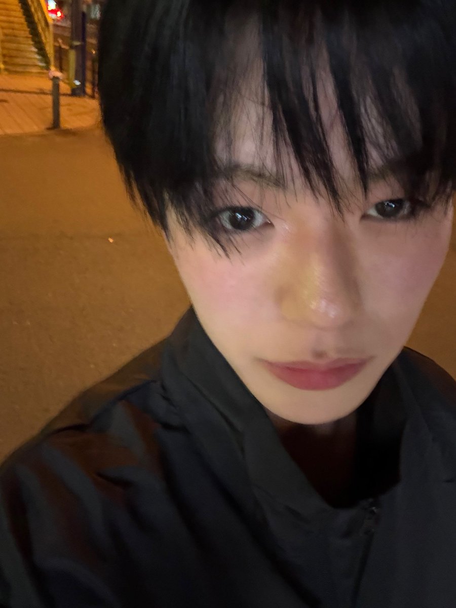 yjhfeed_'s tweet photo. When your boyfie sends you a selfie while walking at night 𖹭𖹭 ֶָ֢ https://t.co/FHwrUm6k9A
