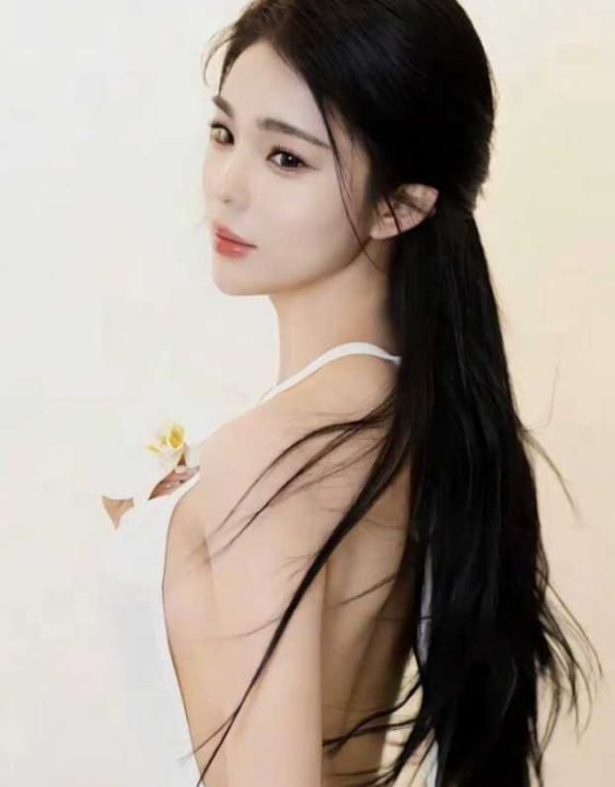 Sueschamber's tweet photo. 【抖音百万网红胡一刀人设崩塌 睡兄弟老婆新月 婚内搞多名女主播 农村幺哥惨戴绿帽离婚】
福利姬合集👇
https://t.co/my69SLhH1P https://t.co/FewmbuM2w0