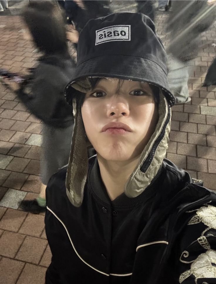 yjhfeed_'s tweet photo. When your boyfie sends you a selfie while walking at night 𖹭𖹭 ֶָ֢ https://t.co/FHwrUm6k9A