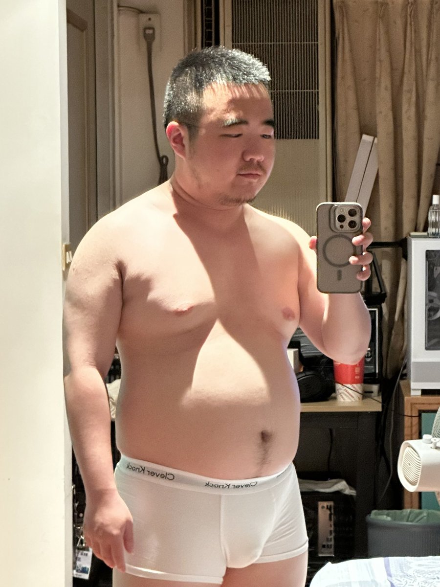Hankzg1's tweet photo. 一直搬家好累😭😭 https://t.co/aAIWGWaIat
