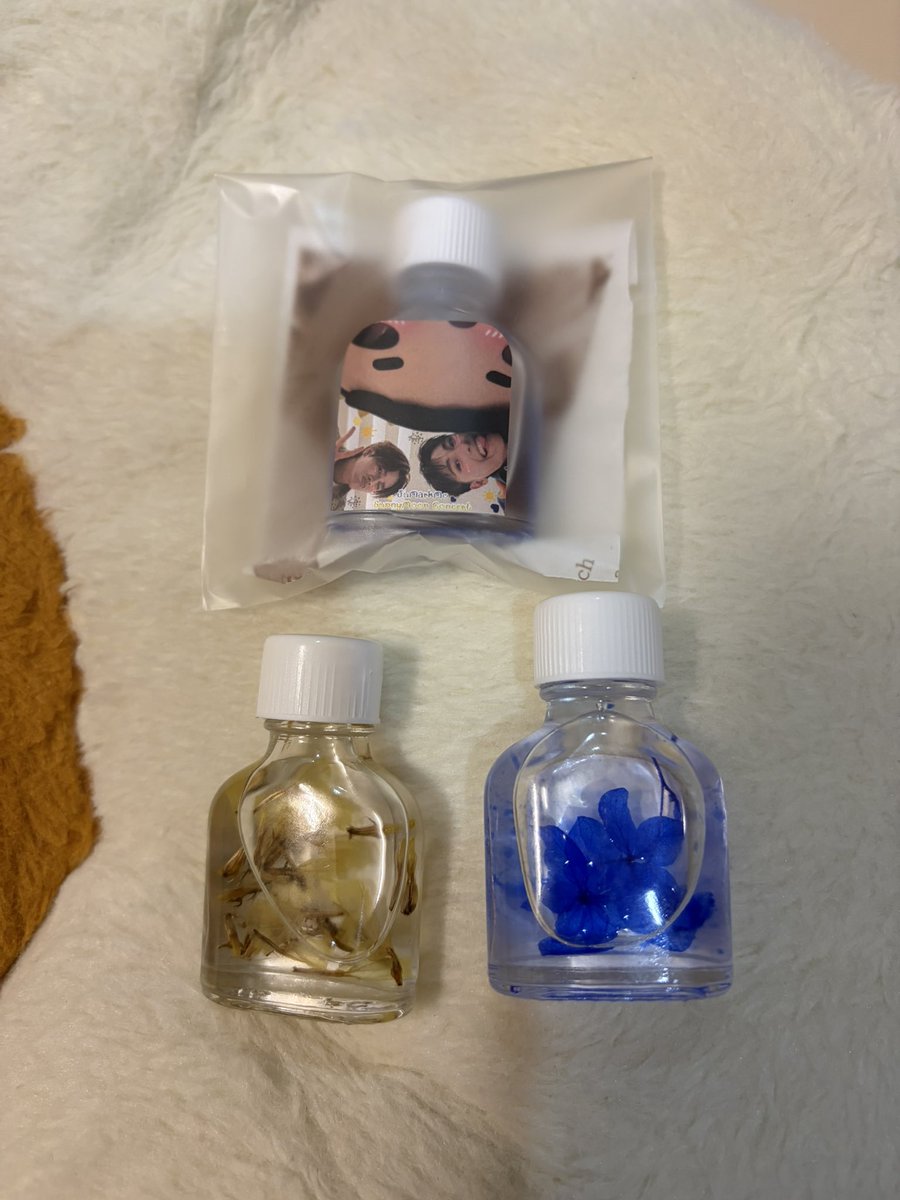 janji227's tweet photo. 📍Pls kindly rt 

 Giveaway พิมเสนน้ำดอกไม้ 100 EA🌸
#JuniorMarkConcert ☀️🌙

สแตติสสีเหลือง ~ ความสดใส💛
ไฮเดรนเยียสีน้ำเงิน ~ความสงบ💙

location : @ bitec live
date : 9 AUG
time : tba

📍exchange pls dm 
#juniormark https://t.co/hCsUEzeNBR