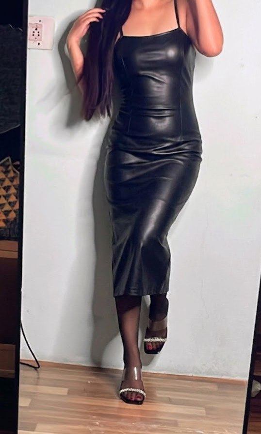 PrincessNoor07's tweet photo. In public, you kneel for me. In private, you can't even kiss her https://t.co/l3jZPPxicZ