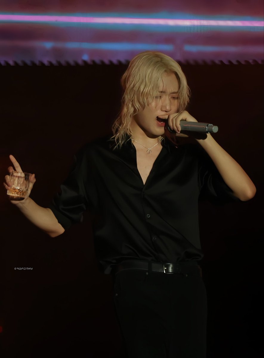seobyangi's tweet photo. the party ended an hour ago and i’m still here like  WDYM I CAN SAY THE CONCEPT OF SEXY BARTENDER JONGSEOB IS A REAL ONE… 🫠😵‍💫 https://t.co/tz7WArAf94