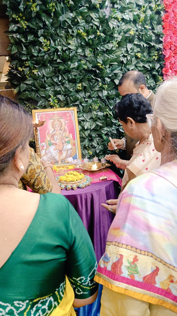AnusuiyaUikey's tweet photo. आज Inner Wheel Club of Chhindwara की Installation Ceremony 2026-27 में मुख्य अतिथि के रूप में उपस्थित हुई।
नव अध्यक्ष मोनाली खंडेलवाल जी व सचिव खुशी अग्रवाल जी को बधाई।
सेवा ही धर्म है, सहयोग ही शक्ति है। 💐
#InnerWheel #Chhindwara https://t.co/VsuuHbELB2