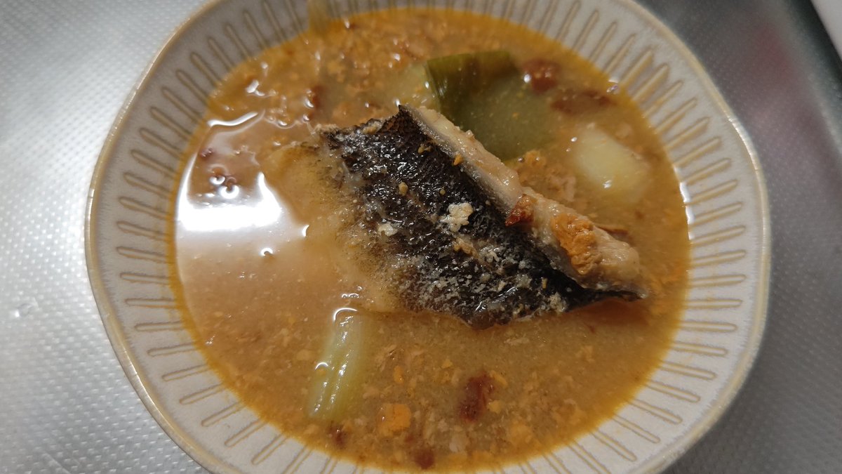 RT_feb_p's tweet photo. 冷凍焼け食材消化シリーズ
マゴチとアンキモの味噌汁 https://t.co/XHcJa3VGBz