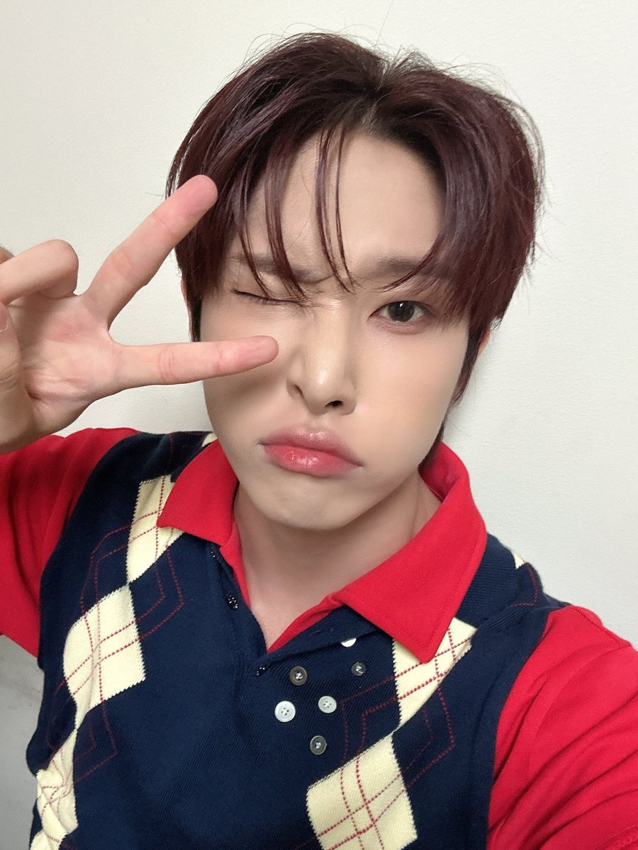TRENDZ_OFFCL's tweet photo. [#리온] 🫶👍✌️

#FROM_TRENDZ #TO_FRIENDZ #TRENDZ #트렌드지 https://t.co/0f9I9u8GyV