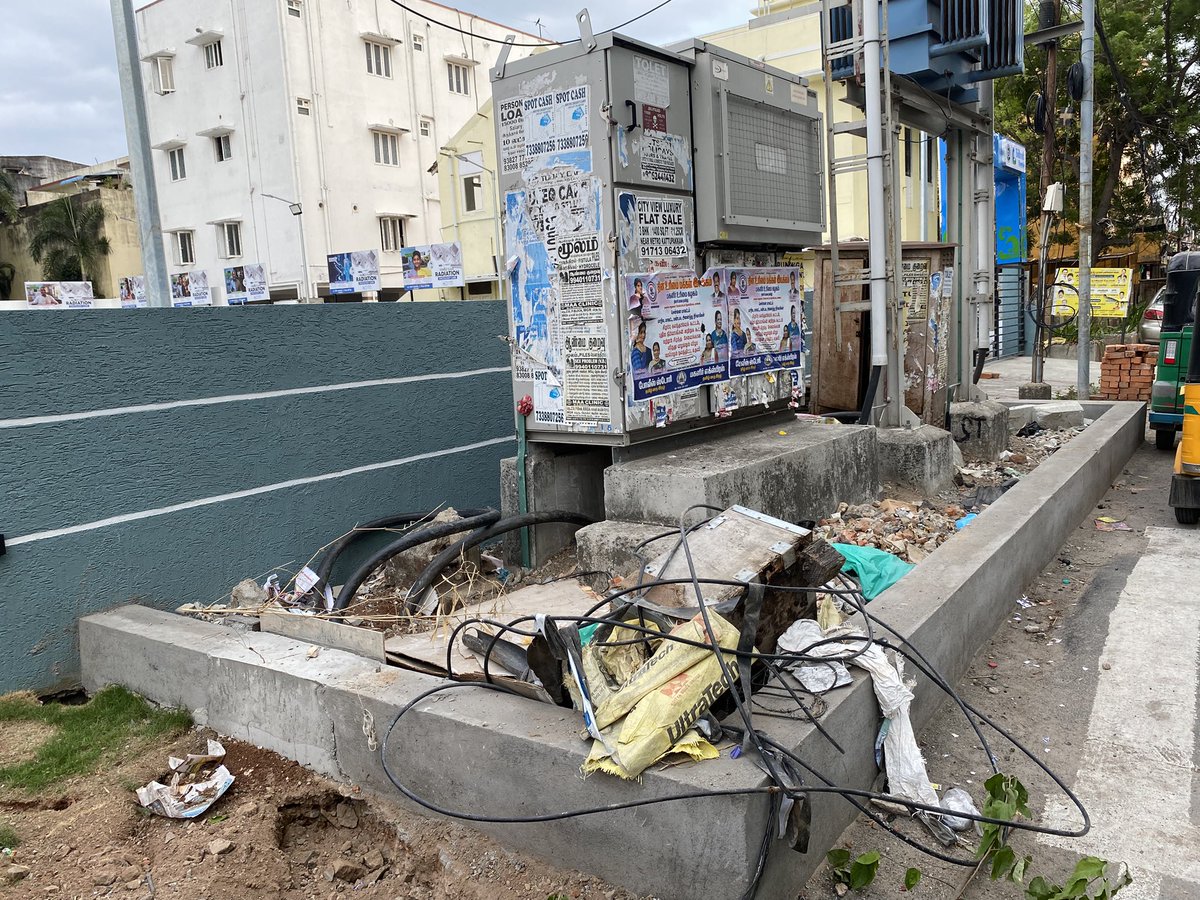 vchinnikrishnan's tweet photo. @chennaicorp 

Please remove garbage and debris dumped on transformer enclosure 

சுத்தம் சுகம் தரும் 🙏

July 11 2026 5:52 PM

Lakshmi Talkies Road (opposite Billroth Hospital )

Shenoy Nagar Chennai 600030

Ward 101 https://t.co/Bggk02yvGy