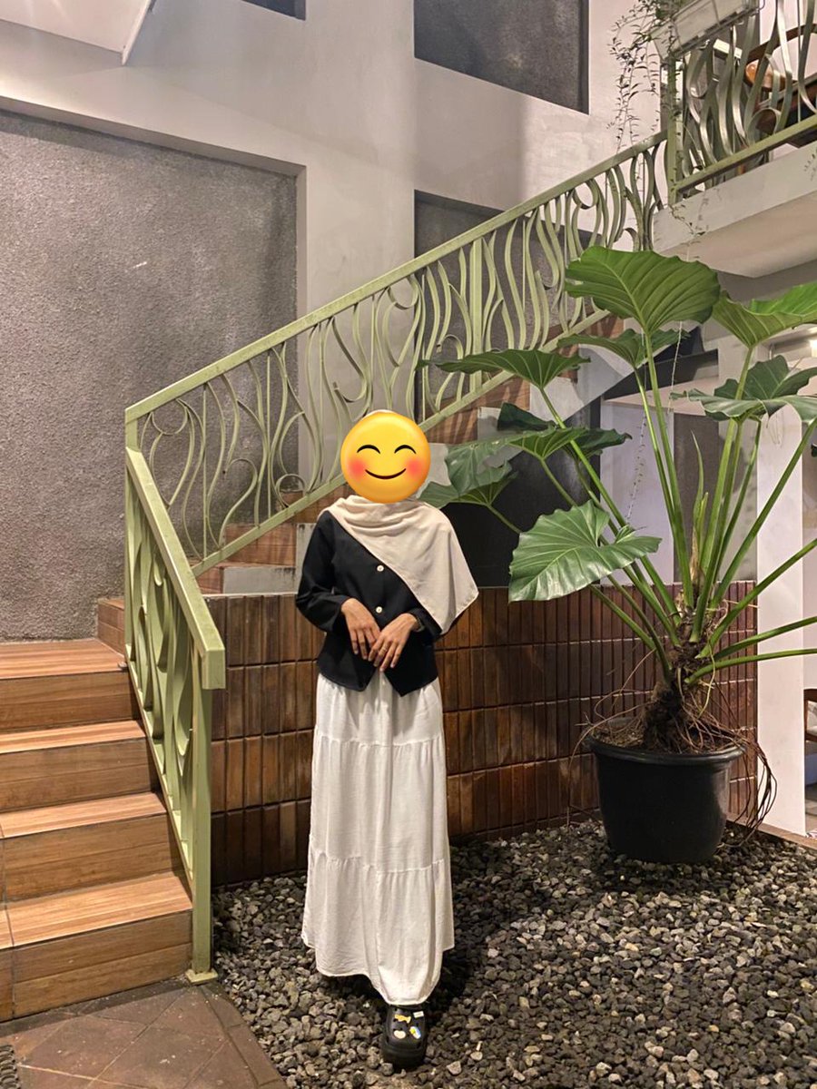 hayooolo2's tweet photo. 🪷MY OUTFIT ON SHOPEE🪷

Jilbab ceruti ivory
🛒 https://t.co/5bogDUjYxj
Kemeja
🛒 https://t.co/sIgxjsBmFb
Rok susun 3
🛒 https://t.co/1fK19j6OVX
Sandal limitless
🛒 https://t.co/ezC9vkbQTX https://t.co/UDrZzz5mrm