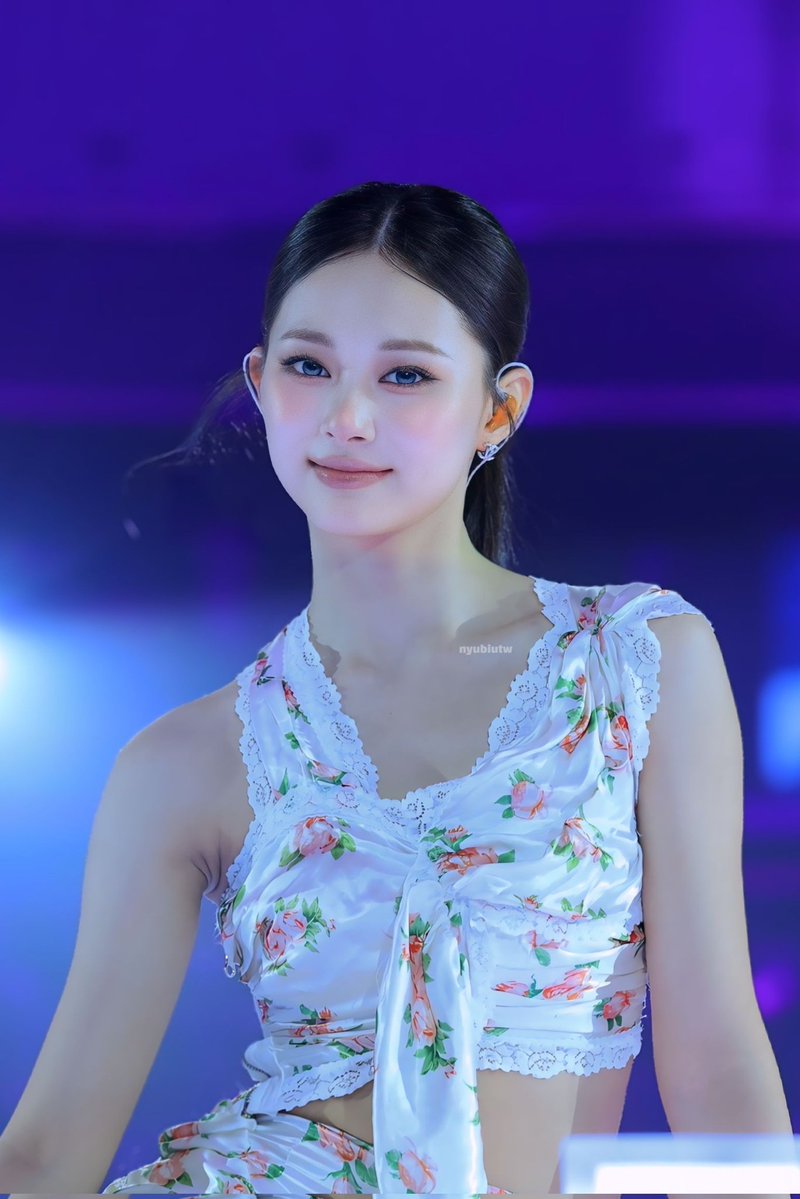 nyubiutw's tweet photo. 260711 트와이스 THIS IS FOR 앙콘 쯔위
今天也敲勾錐🫶🏻🫶🏻
#트와이스         #TWICE         #トゥワイ 
#TZUYU #쯔위 #子瑜 #ツウィ https://t.co/WDr5Aopzq9