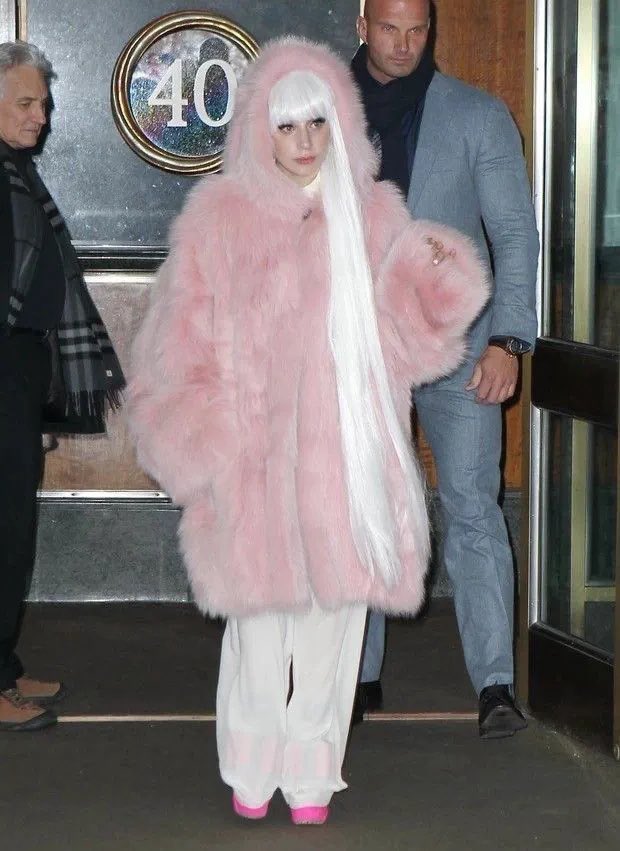 mermaidhigh's tweet photo. A era ARTPOP era papo de 6 looks em 1 dia mas esses em especial me marcaram até hj https://t.co/zQCakThgP4