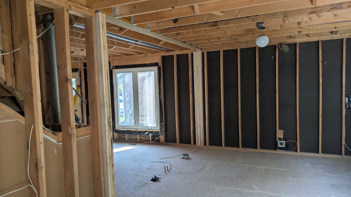 Make_It_Right's tweet photo. This house built in the 70s has never been upgraded. Sherry Holmes is working hard to bring this old house back to life. Watch the first episode here: https://t.co/Xw1ExUeEWO https://t.co/sly682o0Jo