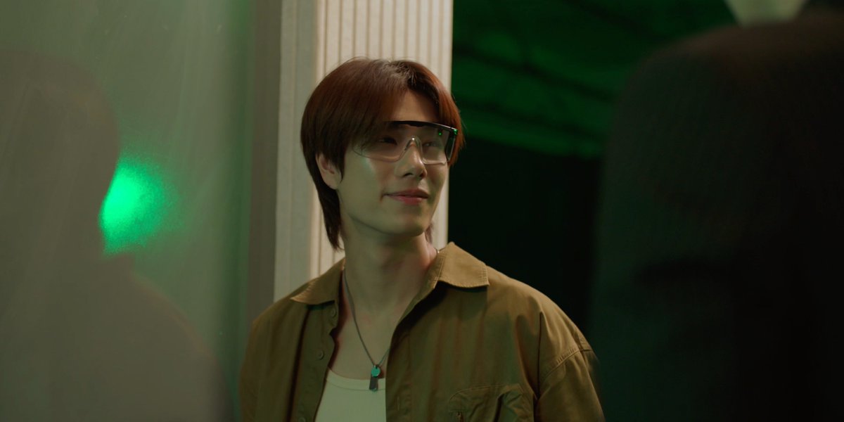 GMMTV's tweet photo. สงสัยว่ะ ถ้ามีสามีหล่อ ๆ ที่แต่งงานกันแล้ว ยังมาหยอด มาจีบเราทุกวันแบบนี้เหมือนตอนคบกันวันแรกจะอยู่ยังไงวะ จะฟินอิ่มล้นปนสุขเหมือนน้องลูกพีชที่ยิ้มจนแก้มจะแตกอ่ะ ฮีคงเอ็นดูสามีฮีมากเนอะ
#PeachAndMeSeriesEP1
@ppnaravit @phuwintang https://t.co/1owUloWwki