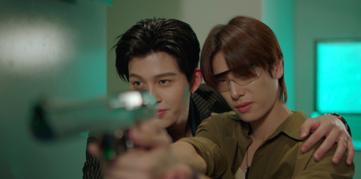 GMMTV's tweet photo. สงสัยว่ะ ถ้ามีสามีหล่อ ๆ ที่แต่งงานกันแล้ว ยังมาหยอด มาจีบเราทุกวันแบบนี้เหมือนตอนคบกันวันแรกจะอยู่ยังไงวะ จะฟินอิ่มล้นปนสุขเหมือนน้องลูกพีชที่ยิ้มจนแก้มจะแตกอ่ะ ฮีคงเอ็นดูสามีฮีมากเนอะ
#PeachAndMeSeriesEP1
@ppnaravit @phuwintang https://t.co/1owUloWwki