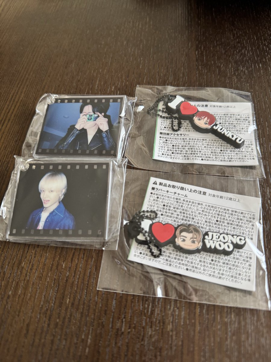 niki__yo05's tweet photo. TREASURE THE STAGE 2026 NEW WAV トレカ カプセルトイ 缶バッジ 特典トレカ交換

譲：画像のもの

求：同種ヨシ　
　　顔アクキー　ヨシ楽
　　　　　　　　アサヒ、ジェヒョク
　　8,000円トレカ ジュンギュ→アサヒ

12日オフイベでの手渡し希望です!
お気軽にお声掛けください🙇‍♀️
#treasure交換 https://t.co/dCvNVHBfOD