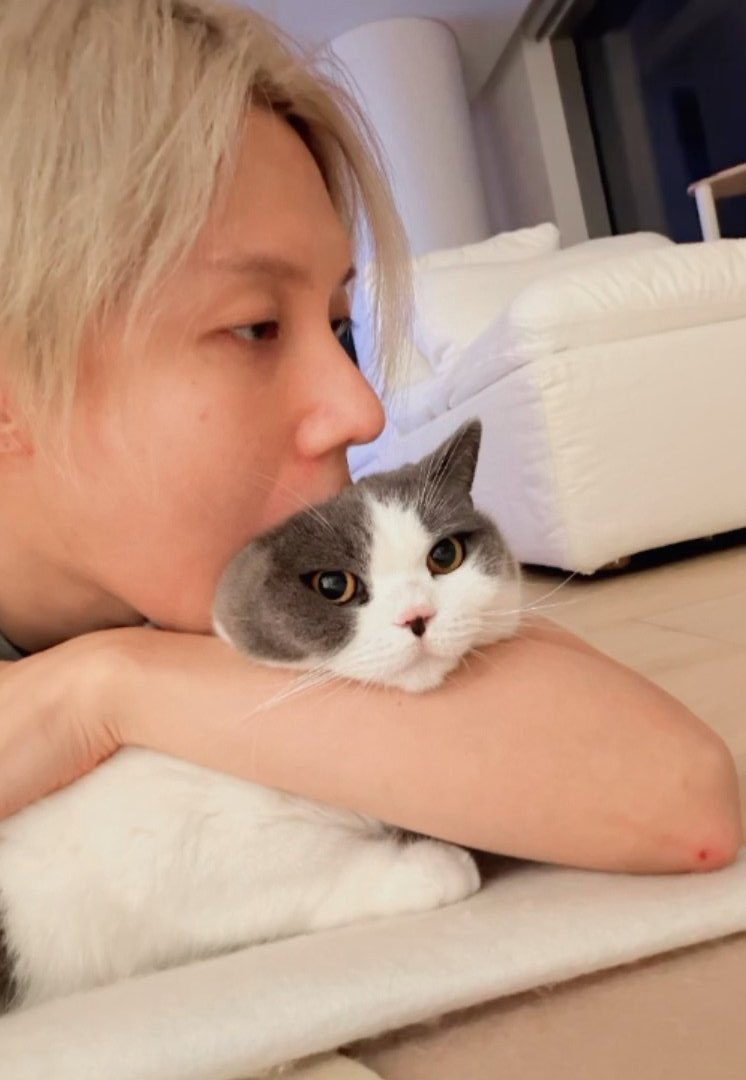 locketstring's tweet photo. I know kkong is tired of his ass https://t.co/BNWCLHI7Mv
