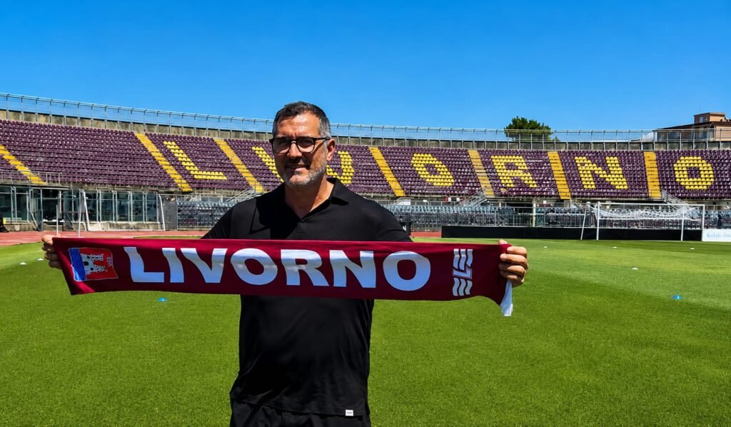 ultras_antifaa's tweet photo. #Italy — Cristiano Lucarelli is the new head coach of Livorno.

A Livorno legend as a player, Lucarelli has returned to his club years later, this time as head coach. His brother, Alessandro Lucarelli, has taken over as sporting director. A new era has officially begun at Livorno.