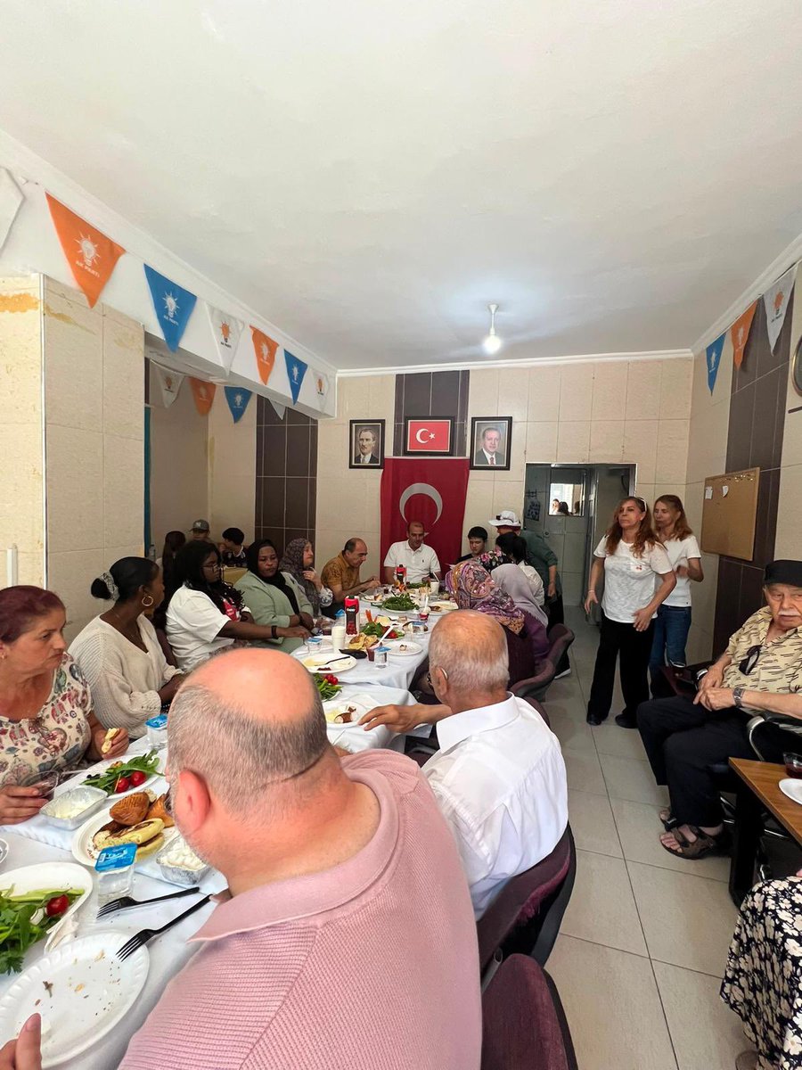 Fatih__Bildik's tweet photo. 📍Aydınlıkevler Mahallesi

Aydınlıkevler Mahalle Teşkilatımızın haftalık toplantısına iştirak ederek değerli dava arkadaşlarımız ile bir araya geldik.

Mahalle Başkanımız Nuray Şengül ‘e ve komisyon üyelerimize gayretli çalışmalarından dolayı teşekkür ediyorum.

#KalbimizAltındağ

@akaltindag