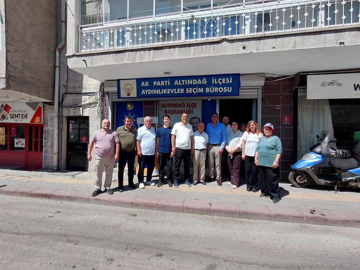 Fatih__Bildik's tweet photo. 📍Aydınlıkevler Mahallesi

Aydınlıkevler Mahalle Teşkilatımızın haftalık toplantısına iştirak ederek değerli dava arkadaşlarımız ile bir araya geldik.

Mahalle Başkanımız Nuray Şengül ‘e ve komisyon üyelerimize gayretli çalışmalarından dolayı teşekkür ediyorum.

#KalbimizAltındağ

@akaltindag