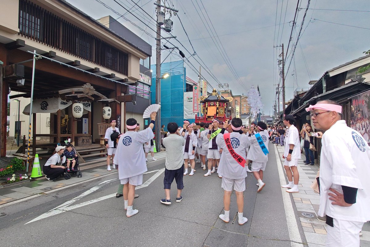 machiyakan's tweet photo. 本日 こもろ市民まつり・みこし
無事に終わりました。

明日は小諸の祇園祭
健速神社の例大祭！
健速神輿が1日観れます。
お出掛けくださいませ〜

#小諸市　#市民まつり https://t.co/30BrgId9Oe