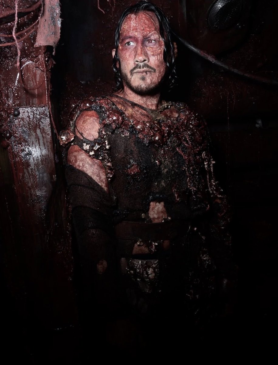 _LOVERiplier_'s tweet photo. i think it’s rlly incredible how he’s still able to serve face while looking like this. actual lethal facecard https://t.co/JQjaxPxa4U