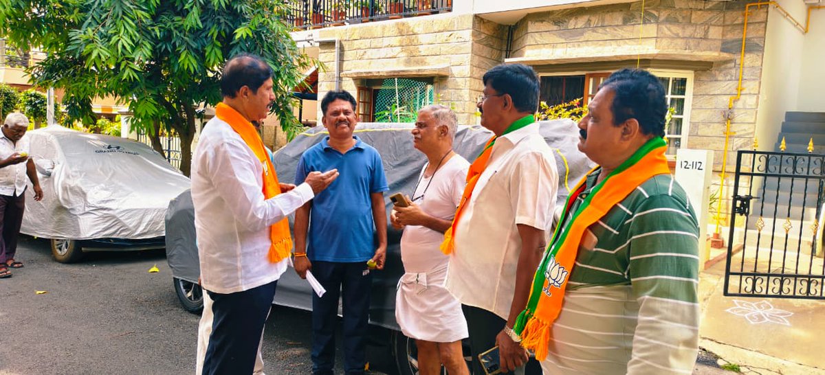 ARavi4BJP's tweet photo. ಕ್ಷೇತ್ರದ ಅಭಿವೃದ್ಧಿ ಕೇವಲ ರಸ್ತೆ, ದೀಪಗಳಿಗೆ ಸೀಮಿತವಾಗಿಲ್ಲ; ಅದು ಪ್ರತಿಯೊಬ್ಬ ನಾಗರಿಕನ ಹಕ್ಕನ್ನು ಸಶಕ್ತಗೊಳಿಸುವುದರಲ್ಲಿದೆ. ಇದೇ ಆಶಯದೊಂದಿಗೆ, ಇಂದು ವಿದ್ಯಾರಣ್ಯಪುರ ವಾರ್ಡಿನ ವೆಂಕಟಶಾಮಪ್ಪ ಮತ್ತು ಗುರುದರ್ಶಿನಿ ಬಡಾವಣೆಗಳಲ್ಲಿ 'ಗುಡ್ ಮಾರ್ನಿಂಗ್ ಬ್ಯಾಟರಾಯನಪುರ' ಅಭಿಯಾನ ನಡೆಸಲಾಯಿತು

#SIR #VoterListRevision #VoterPower https://t.co/LPr8FPjuDx