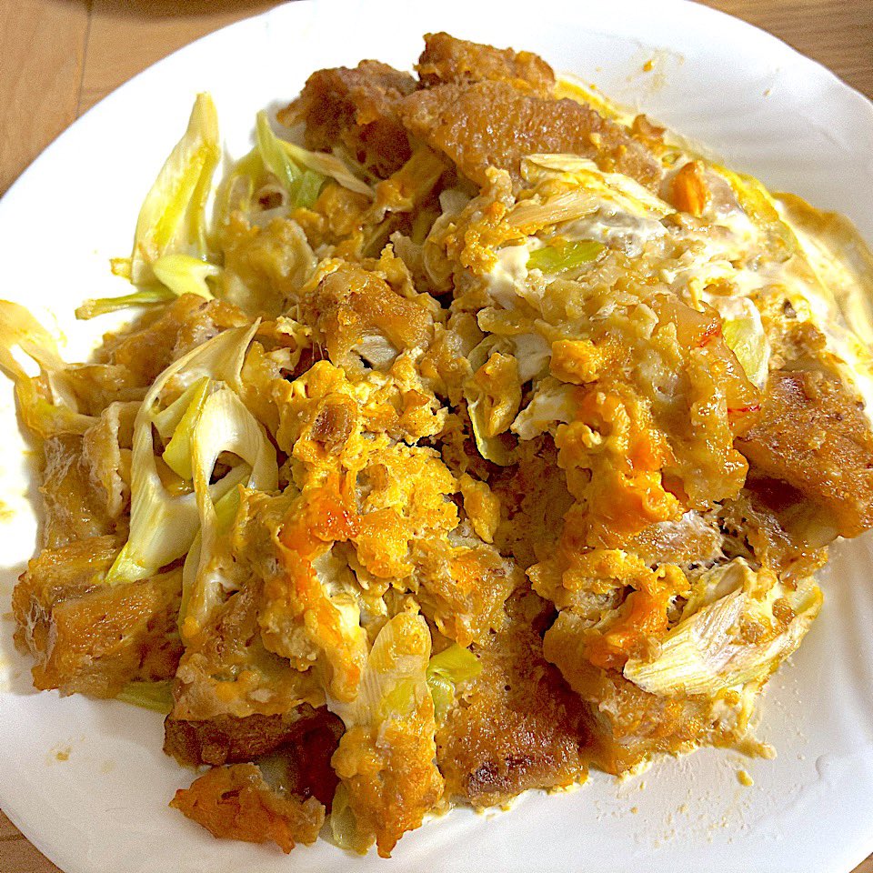 spicewielder09's tweet photo. 今夜のプチおうちバル。　#料理記録　#料理好き　#エスニック料理くらぶ　#お腹ペ��リン部　#ゆで卵　#サバ缶マヨネーズ　#からあげクン　#自家製ぬか漬けオクラと茗荷　#おいなりさん　#コーンサラダ　#かつ煮　#ミニ焼売 https://t.co/ZXSusYvlce