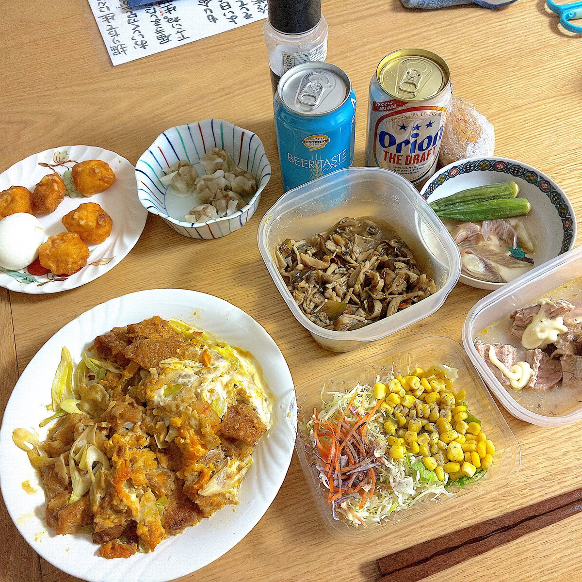 spicewielder09's tweet photo. 今夜のプチおうちバル。　#料理記録　#料理好き　#エスニック料理くらぶ　#お腹ペ��リン部　#ゆで卵　#サバ缶マヨネーズ　#からあげクン　#自家製ぬか漬けオクラと茗荷　#おいなりさん　#コーンサラダ　#かつ煮　#ミニ焼売 https://t.co/ZXSusYvlce