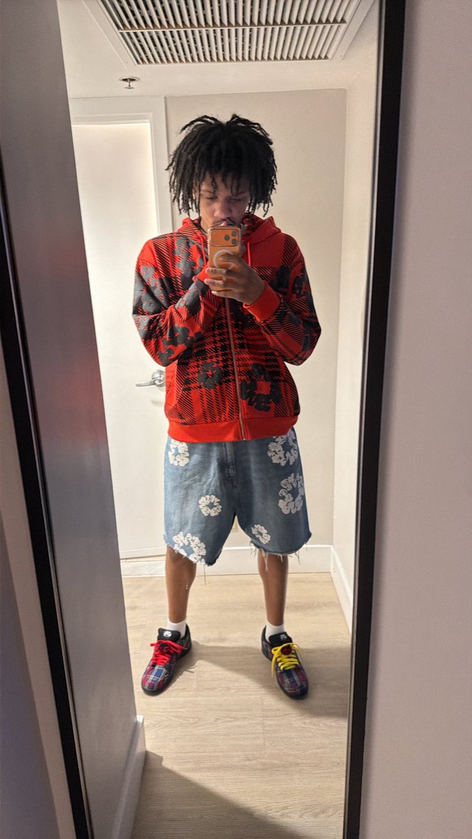 22ONTWENTY2's tweet photo. #fitted https://t.co/fhB2qh34cV