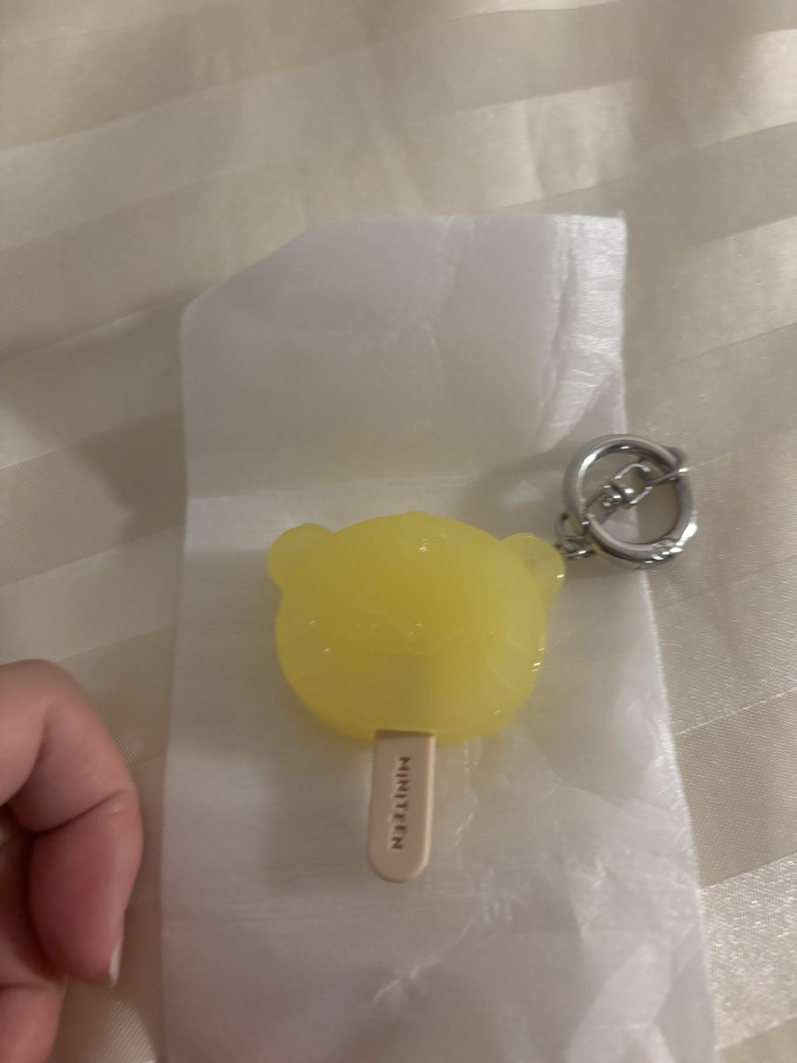 gnngbe3's tweet photo. SEVENTEEN セブチ MINITEEN ミニティーン POPUP ポップアップ icecreamアイスクリーム　キーリング

譲→ホシ

求→同種ドギョム

7月12日であれば大阪で手渡し可能です。
お気軽にDMをお願いします。 https://t.co/PJipvaS4HE