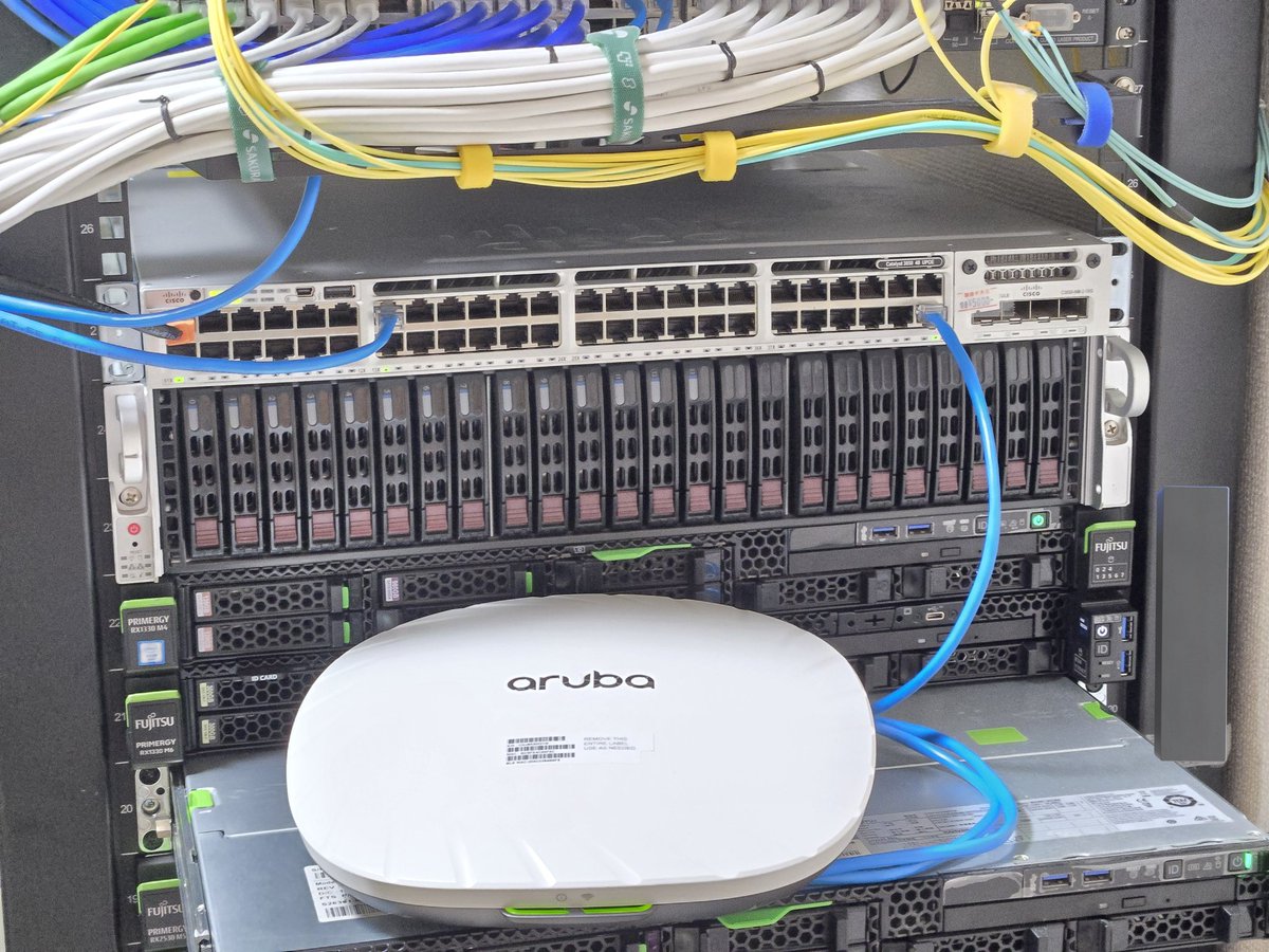 8alni's tweet photo. 3850のUPoE機で、Aruba AP-535を802.3bt(PoE++)モードで動かすことに成功した
これでAP-535をフルスペックで動かせる

前情報の通りLLDPでは上手くネゴれないが、power inlineを手動で60Wにセットすることで対向に60Wまで流せる挙動を感じる https://t.co/Go7PlrCpJV