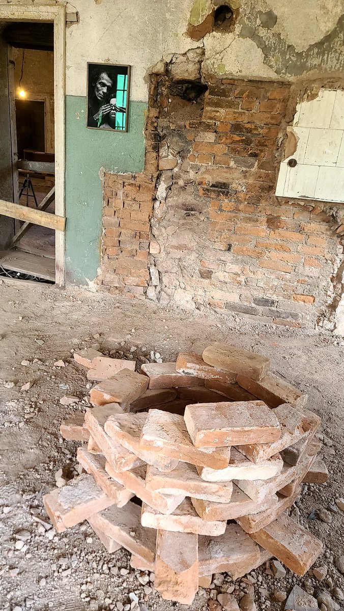 OlaGatner's tweet photo. #fgl2026, @andrzejdragan , "Bez tytułu", to na pierwszym czy drugim planie ? Nie chce mnożyć macierzy:) https://t.co/h245EexgyR