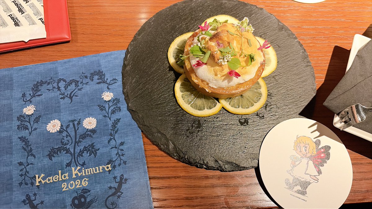 michi_bfandt's tweet photo. センカフェ巡りのあとはBillboardで木村カエラちゃんのライブ〜
絵本仕立てで朗読しながら歌ってくれたんだけど合間の曲も歌詞の所々に絵本の内容とリンクしてて、絵本と曲が合わさって「作品」だった
デビューから22年ずっと見させてもらってるのに、また新しい初めての体験をくれた!すき!
#kaela https://t.co/ZAMPzkebQK