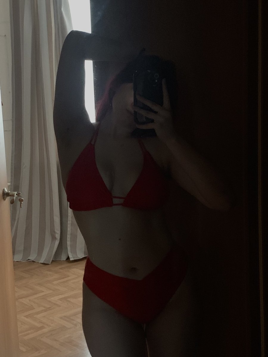 siya_tyan's tweet photo. Просто похвастаюсь, что наконец-то нашла купальник🥰 https://t.co/r5IP9sHoMb