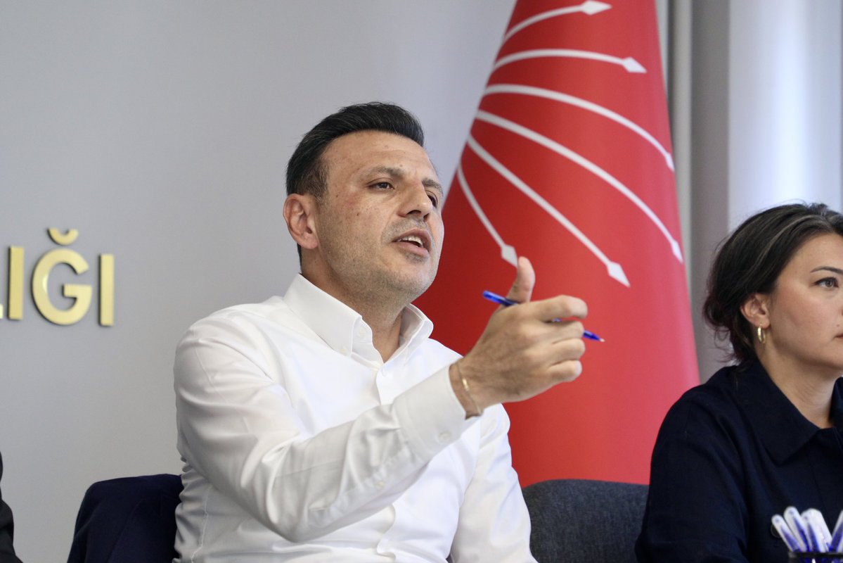 UtebayAli's tweet photo. Nerede Zülfikar, orada Haydar.

Binalar bir adres olabilir; irade ise bir duruştur.

Seçilmiş irade neredeyse,
Genel Merkezimiz de orasıdır, İl Başkanlığımız da orasıdır, meydanımız da orasıdır. https://t.co/4anfs0H6jU