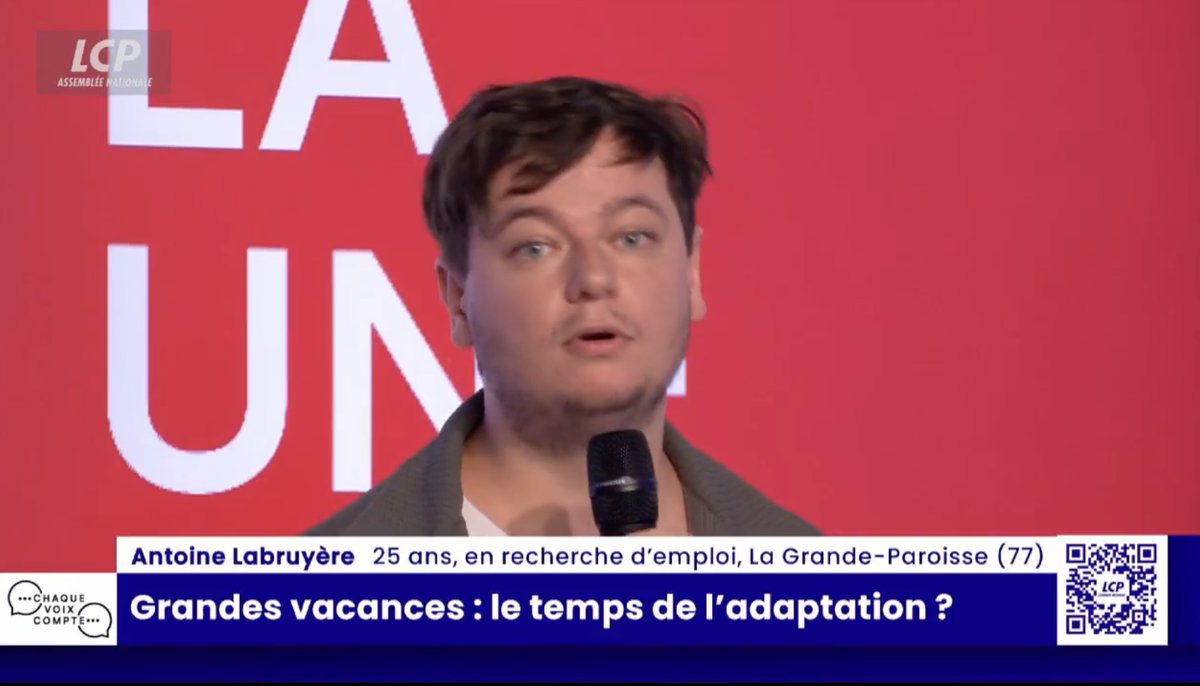 mrvicfer's tweet photo. Antoine Labruyère a 25 ans. 

Sur LCP, il explique qu'il ne peut pas se permettre de partir en vacances, que le coût de la vie et ses contraintes budgétaires l'en empêchent, et qu'il s'était habitué, enfant, à ces départs estivaux grâce aux dispositifs sociaux dont bénéficiaient ses parents. 

Le témoignage est sincère, et il n'y a aucune raison de mettre en doute la détresse réelle qu'il exprime. C'est justement pour cela qu'il faut le prendre au sérieux, et pas seulement le compatir.

Ce jeune homme vit aujourd'hui entièrement de la solidarité nationale. Son revenu, ses allocations, viennent de l'État. Et malgré ce filet censé le protéger, il ne s'en sort pas, ou si mal qu'il ne peut même plus s'offrir une semaine de repos. 

C'est là que se loge le vrai malentendu sur l'aide sociale en France. 

On croit qu'elle aide. En réalité, dans beaucoup de cas, elle maintient. Elle donne de quoi survivre, rarement de quoi vivre, et jamais de quoi progresser. 

Un chèque mensuel n'a jamais permis à personne de se projeter, de se former, d'accéder à un logement stable ou de reconstruire une trajectoire professionnelle. Il stabilise une situation de précarité, il ne la résout pas.

Le paradoxe va plus loin. 

Ces dispositifs, aussi généreux soient ils sur le papier, rendent souvent plus difficile le retour à l'emploi qu'ils sont censés accompagner. 

Ils créent des seuils, des effets de bord, où reprendre un travail mal payé peut parfois faire perdre plus en aides qu'on ne gagne en salaire. Le résultat, des centaines de milliers de Français comme Antoine Labruyère, installés dans une gestion de crise permanente, sans issue visible.

Et cette architecture sociale, aussi bien intentionnée soit elle à l'origine, pèse aussi sur ceux qui pourraient offrir ce travail. 

Chaque dispositif se finance par des charges, des cotisations, une fiscalité qui rend plus coûteux et plus risqué d'embaucher, de créer une entreprise, de générer de l'activité. 

On a construit un système qui, en voulant protéger les plus fragiles, finit par freiner la création même des emplois qui pourraient les en sortir durablement.

Ce n'est la faute d'aucun individu pris isolément, ni d'Antoine Labruyère, ni des Français qui dépendent aujourd'hui de ces filets. 

C'est un drame structurel français, celui d'un modèle qui distribue beaucoup, protège mal, et empêche, sans le vouloir, la prospérité qui permettrait justement à des gens comme lui de retrouver un vrai chemin vers le travail, et vers des vacances qu'ils n'auraient plus besoin de demander à l'État.