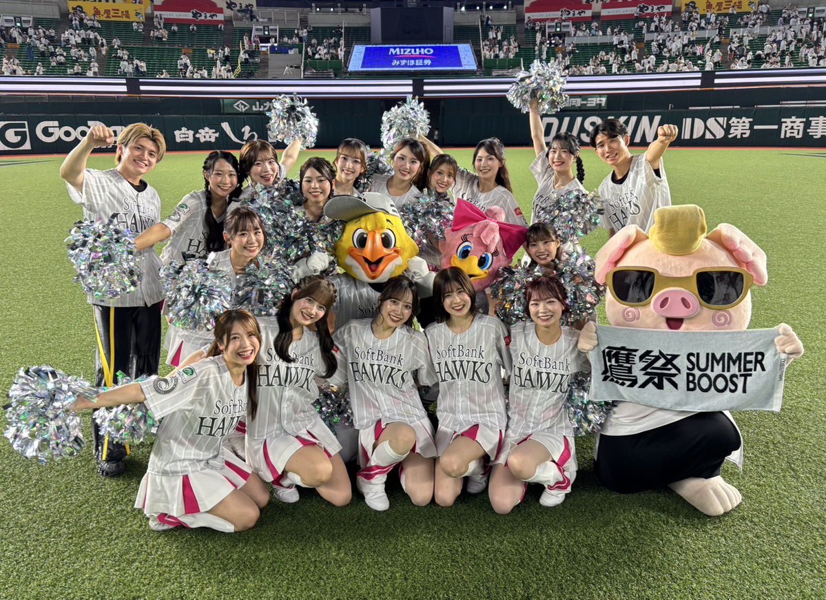 hawksHoneys's tweet photo. 鷹祭 SUMMER BOOST🔆
投打が噛み合い、ホークス見事勝利！！❤️‍🔥✨🦅
最後まで皆さんの熱い声援、しっかり選手に届いていましたよ😊
いよいよ明日は、鷹祭 SUMMER BOOST最終日！
必ず勝って、最高の締めくくりにしましょう！✨️
#鷹祭SUMMERBOOST #sbhawks https://t.co/U0zKZ0PqkH