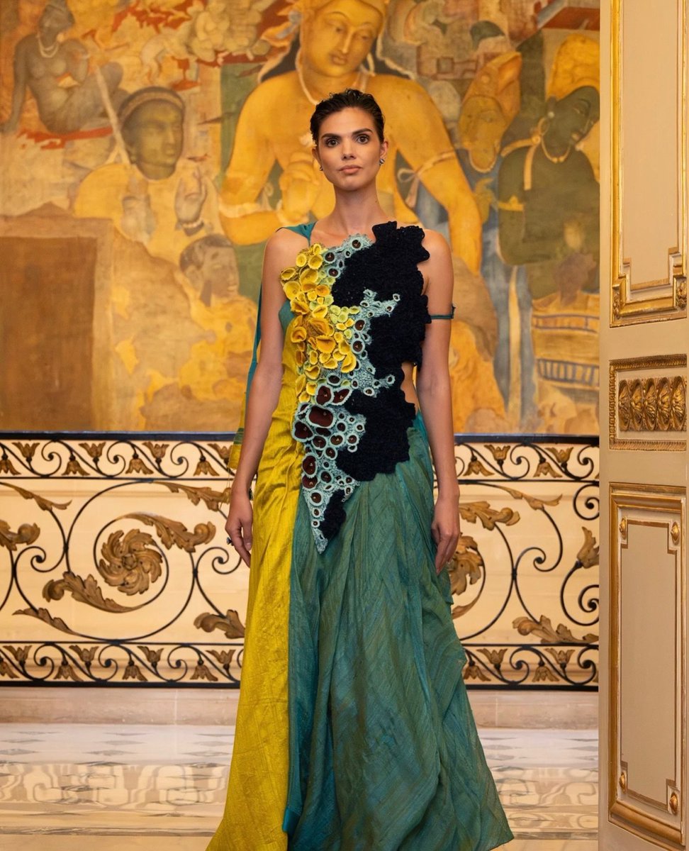 TheDesiCore_'s tweet photo. "Swayam" an ode to the self in bloom. 

Vaishali s f/w 2026 collection at pfw is a conversation between nature and the self —  ּ ֶָ֢.𝜗ৎ https://t.co/wwvOyjQ59d