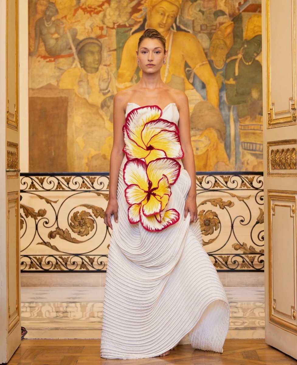 TheDesiCore_'s tweet photo. "Swayam" an ode to the self in bloom. 

Vaishali s f/w 2026 collection at pfw is a conversation between nature and the self —  ּ ֶָ֢.𝜗ৎ https://t.co/wwvOyjQ59d