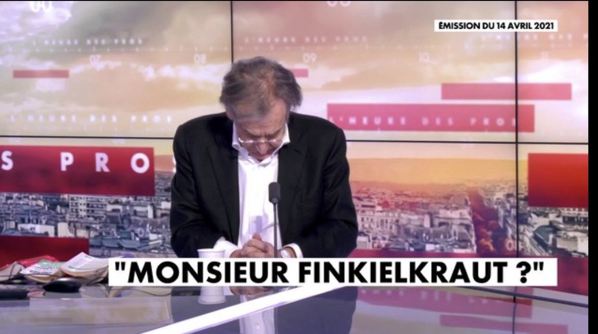LeCMFcleS's tweet photo. En réunion y a un gars il me posait une question mais je me sentais pas concerné https://t.co/e2xoDiF0Fi
