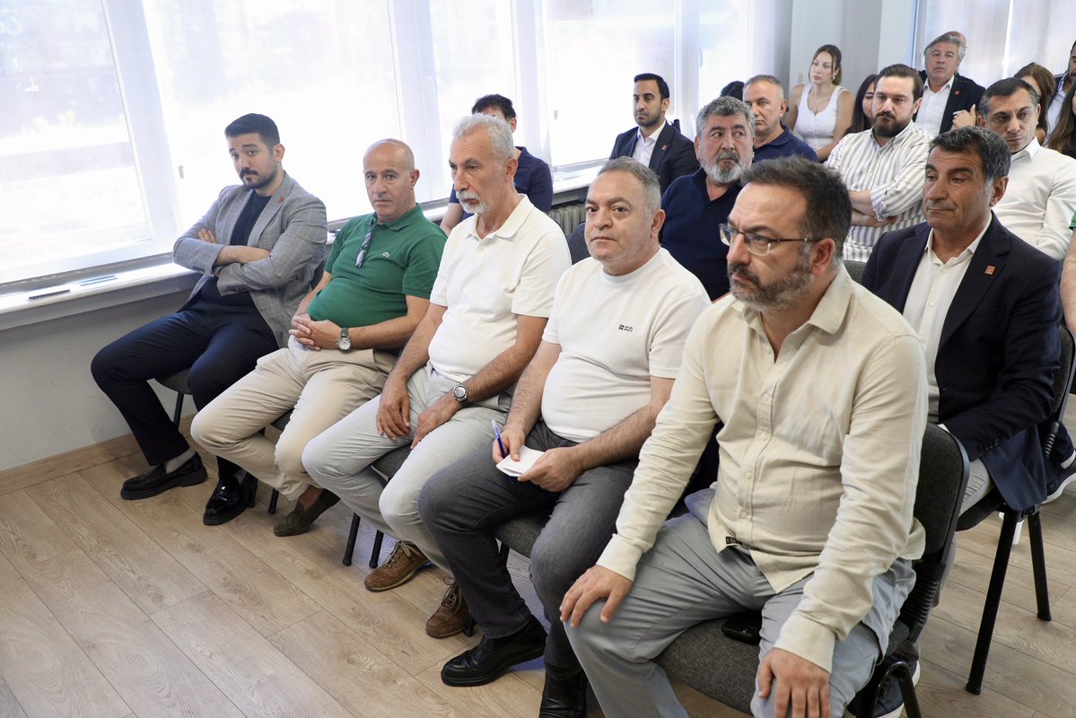UtebayAli's tweet photo. Nerede Zülfikar, orada Haydar.

Binalar bir adres olabilir; irade ise bir duruştur.

Seçilmiş irade neredeyse,
Genel Merkezimiz de orasıdır, İl Başkanlığımız da orasıdır, meydanımız da orasıdır. https://t.co/4anfs0H6jU