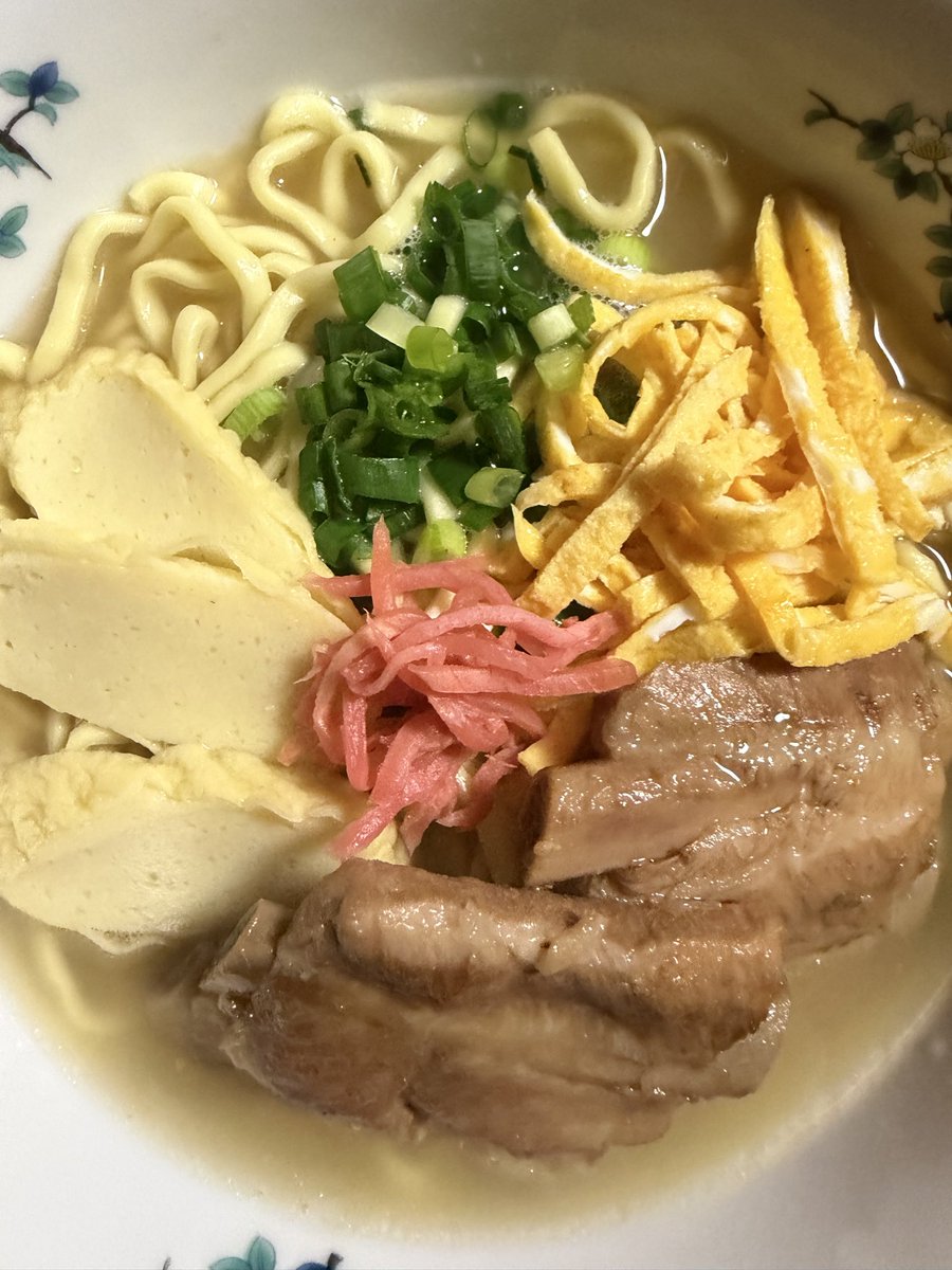 namtcho's tweet photo. できた٩(๑>ᴗ<๑)۶
食す!!!!
絶対旨い😋
いただきま〜す♪♪
何時だよꉂ🤣𐤔 https://t.co/rHORBPpI0B
