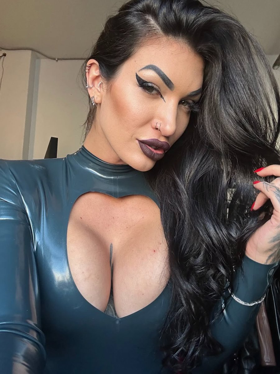 SinsterGoddess tweet media