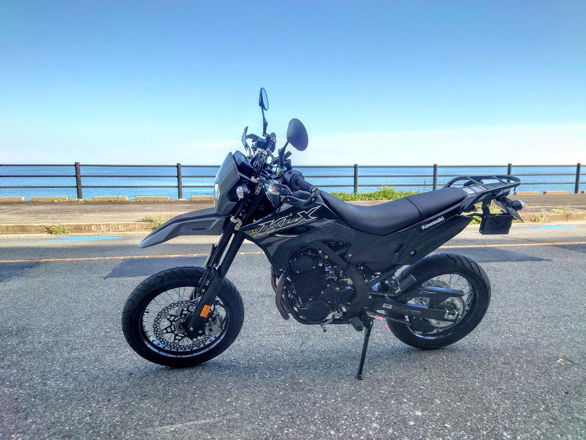 zxshige's tweet photo. 連日猛暑で、早起きして早朝朝活プチツー。
福岡の西の海「糸島」をぐるっと周り
唐津から三瀬峠。
涼しくて、クルマ少なくていい感じ。

KLX、ホント走ってて楽しい。
ZXと比べるのは変だけど、景色がよく見える。
やっと600㎞超えたので、
慣らし終わればオイル交換かな。
#KLX230SM
#KAWASAKI
#朝活 https://t.co/hXwivdJbaV