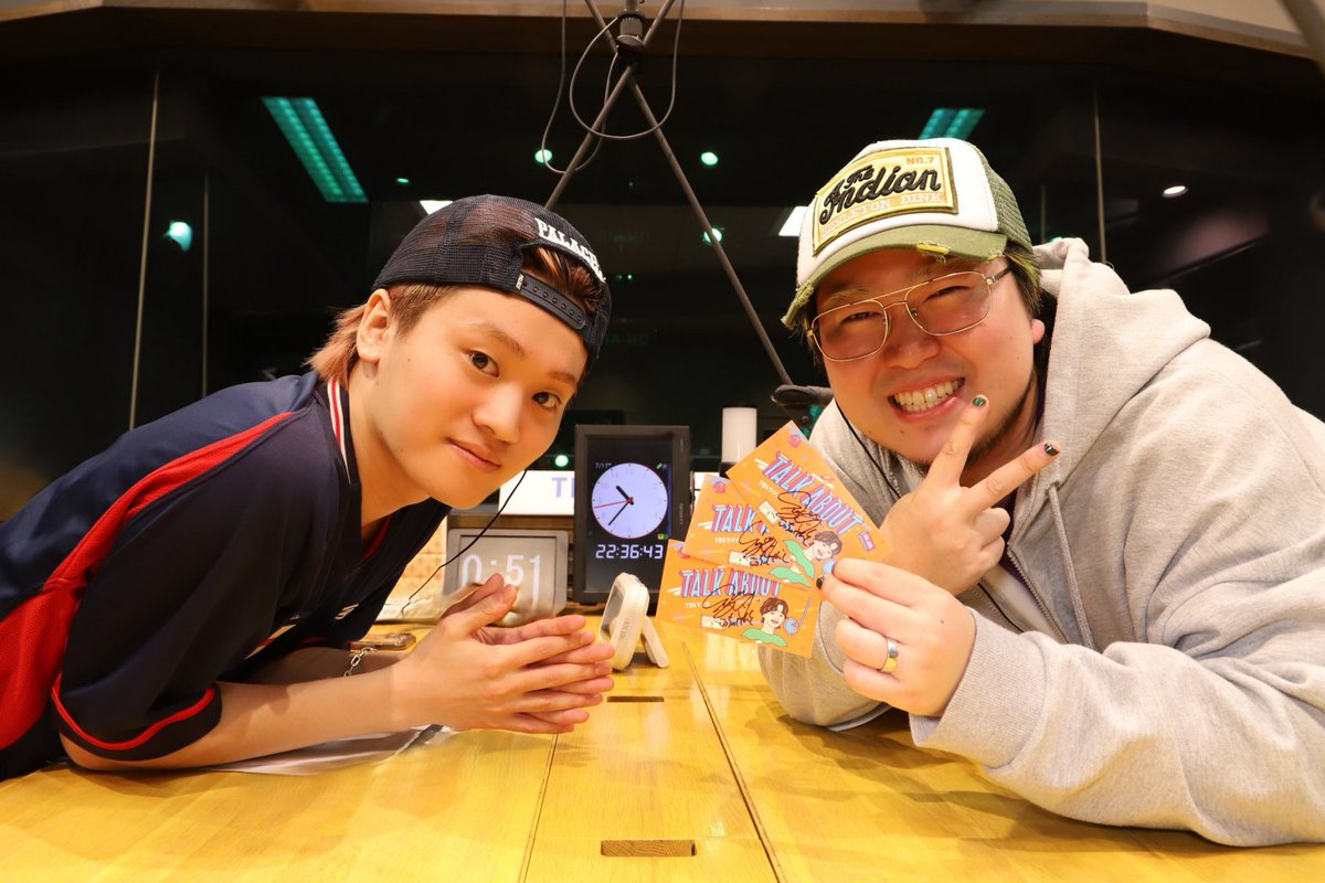 radio_talkabout's tweet photo. 🌿👓 #トークアバウト 👓☘️

今夜のゲスト
#こっちのけんと さんの
サイン入り番組ステッカーを
3名にプレゼント🎁✮

応募方法は...
番組アカウント @radio_talkabout を
フォロー&amp;本投稿をリポスト🔁

※当選連絡はこのアカウントからのみになります

#TBSラジオ https://t.co/reQV7c2GXH https://t.co/pD4uo438GC