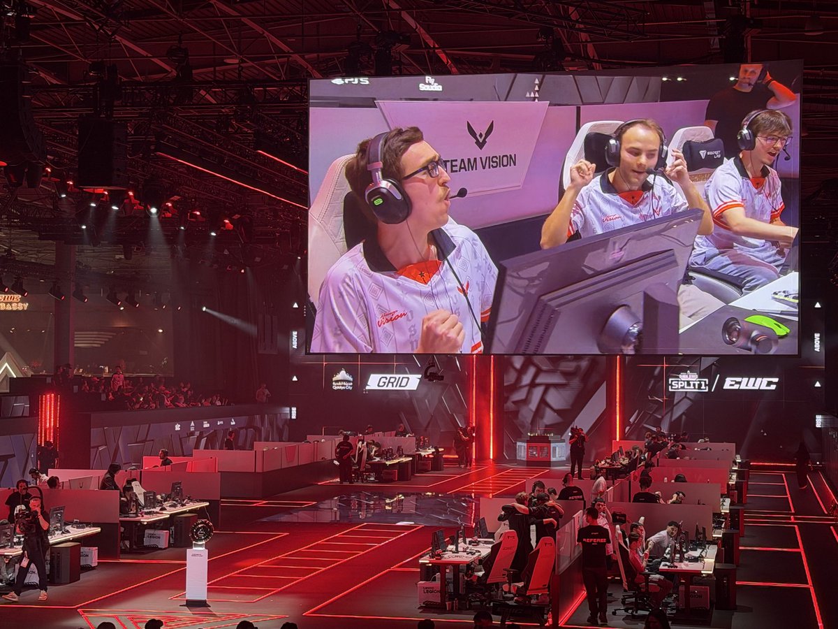 _ApexStatus's tweet photo. Day 5. 

Elite wins match point in 6 games, you’ve seen it here first. https://t.co/Hl3RgN7oJH