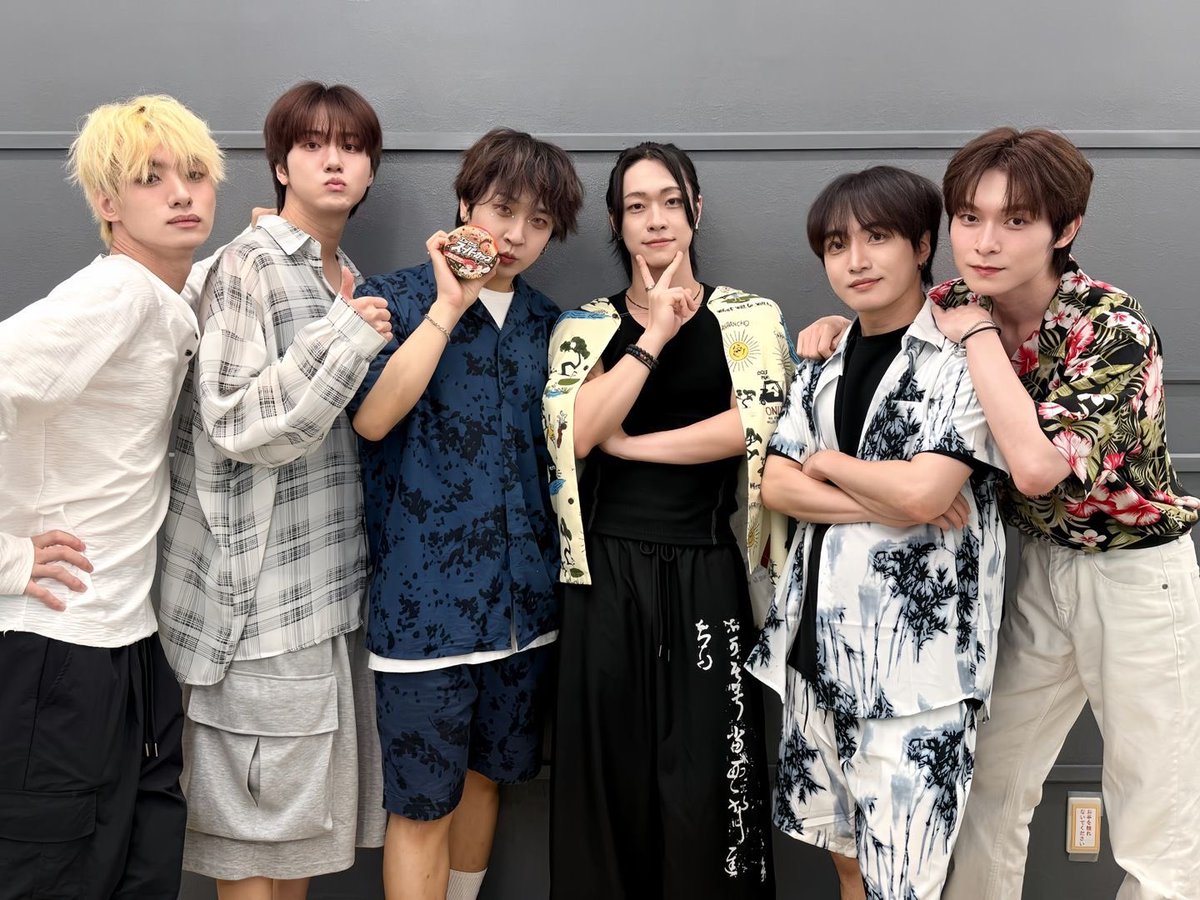 FCLIVE_ROOKIE's tweet photo. MUL JAPAN SPECIAL LIVE 2026
真夏のON AIR

明日の #MUL は💬
＼チェキサインDAY✍／
🗓️7/12(日) 17:00-
📍大阪 DREAM SQURE HALL
🎟️当日券あり/初回無料

#エミュエル の魂がこもったステージ、全力で受け止める��備はいいですか？💥

🎫イベント詳細
https://t.co/idn1lQZpcO

#에뮤엘 https://t.co/6RiPmQFg98